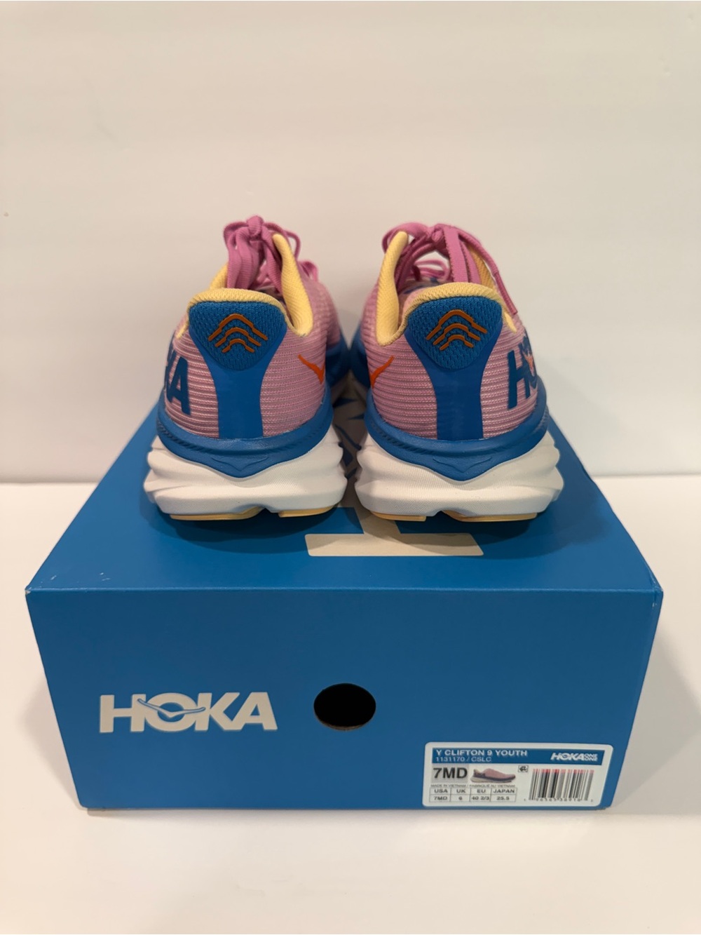 HOKA Clifton 9 Youth Size 7Y Fits Women’s 8.5 - 9 Pink Blue Yellow NIB - Picture 3 of 7
